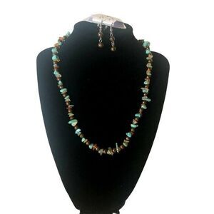 Necklace and matching earrings. Fashion Jewelry.‎